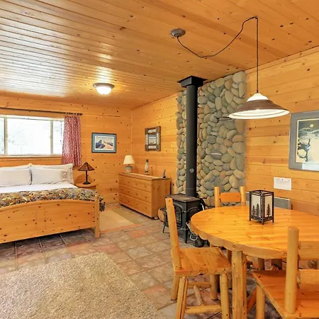 Romantic Riverfront Cottage - 1 Mile To Winthrop! Exterior photo