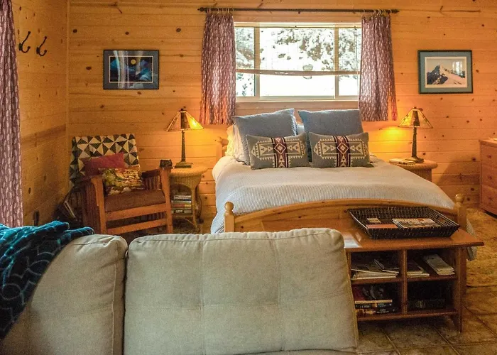 Romantic Riverfront Cottage - 1 Mile To Winthrop!