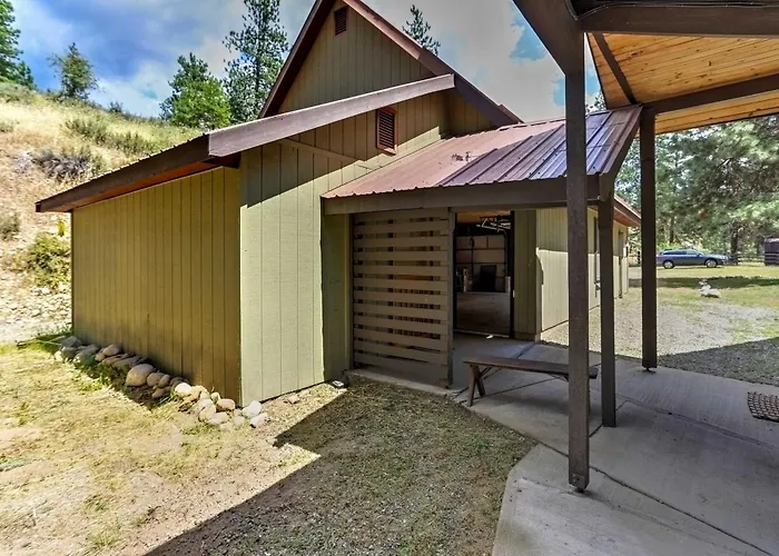 Romantic Riverfront Cottage - 1 Mile To Winthrop!