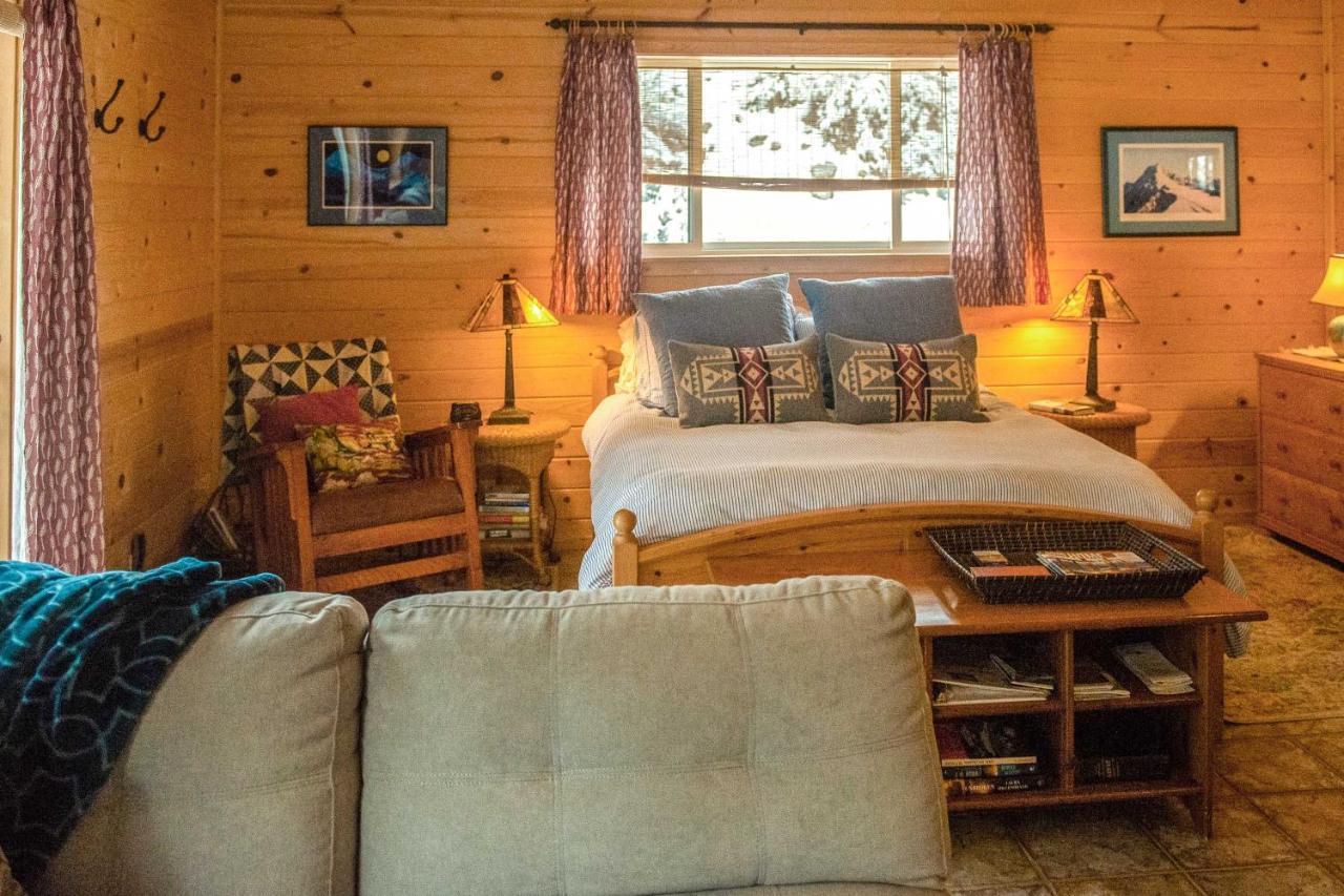 Romantic Riverfront - 1 Mile To Winthrop! Holiday home