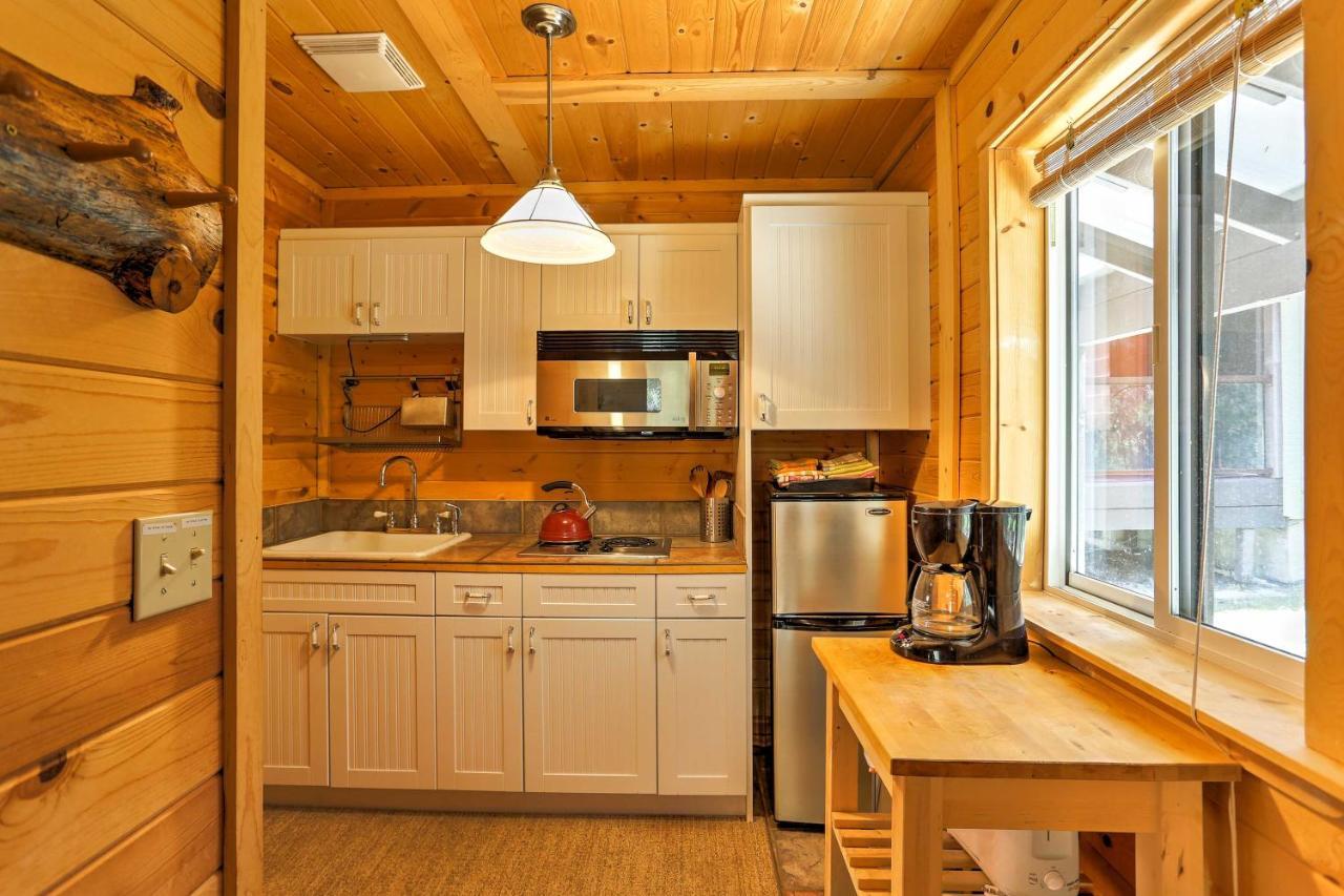 Romantic Riverfront - 1 Mile To Winthrop! Holiday home *
