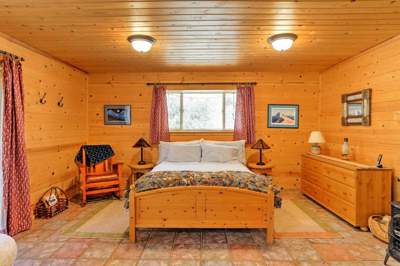 Romantic Riverfront - 1 Mile To Winthrop! Holiday home Winthrop
