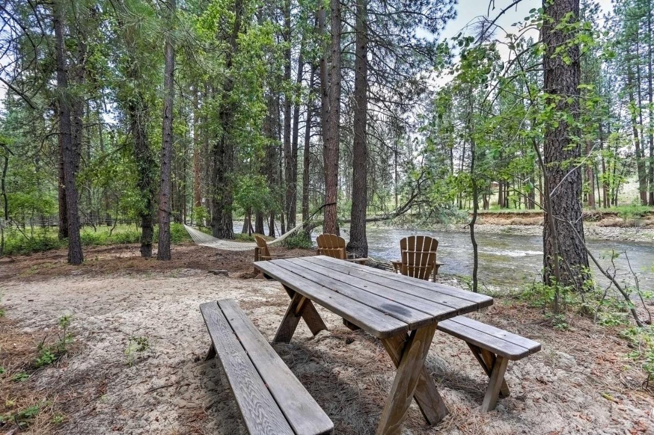 Romantic Riverfront - 1 Mile To Winthrop! Holiday home