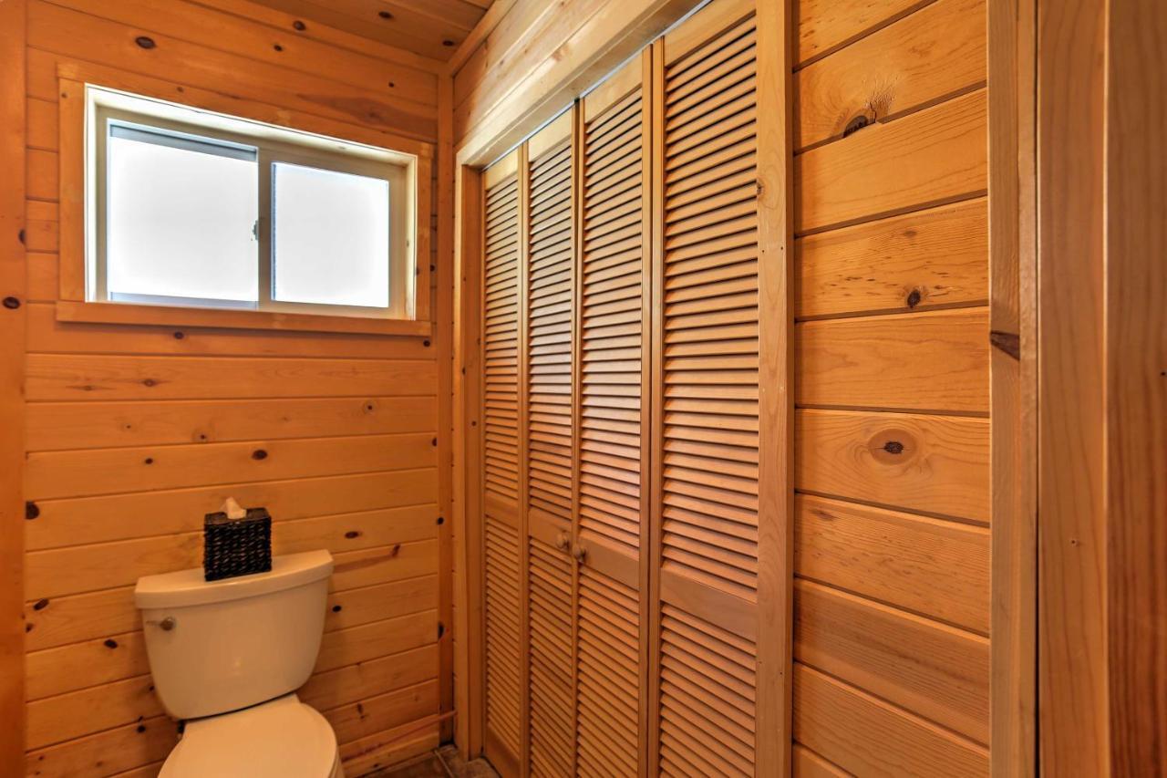 Romantic Riverfront - 1 Mile To Winthrop! Holiday home