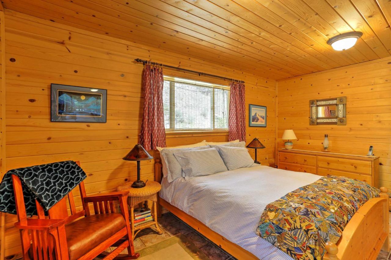 Romantic Riverfront - 1 Mile To Winthrop! Holiday home Winthrop